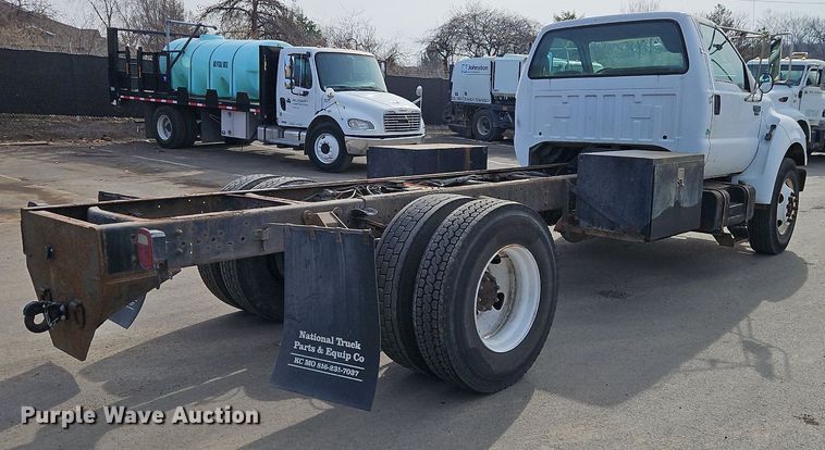 image for item DN7229 2000 Ford F650 Super Duty XL truck cab and chassis