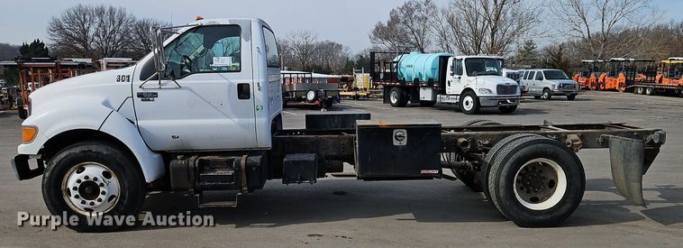 image for item DN7229 2000 Ford F650 Super Duty XL truck cab and chassis