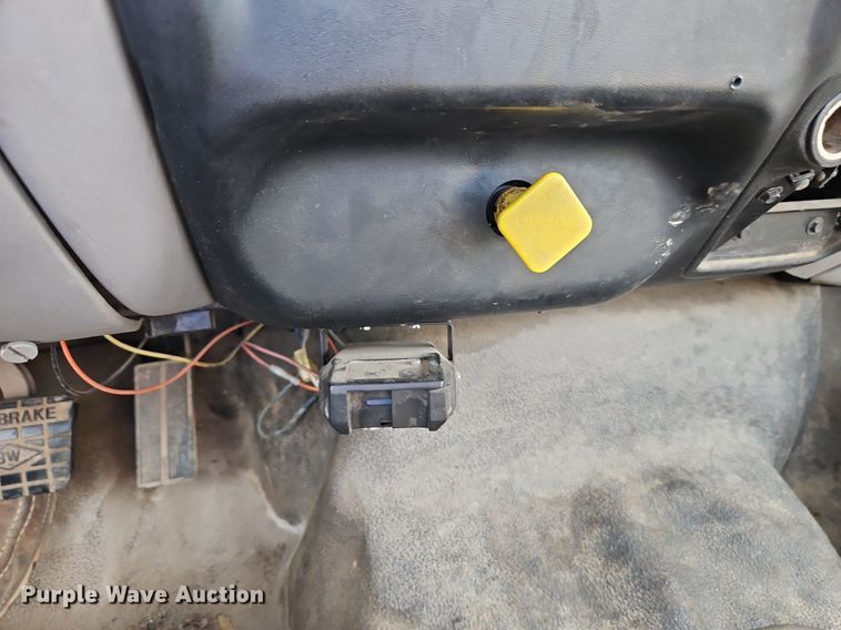 image for item DN7229 2000 Ford F650 Super Duty XL truck cab and chassis