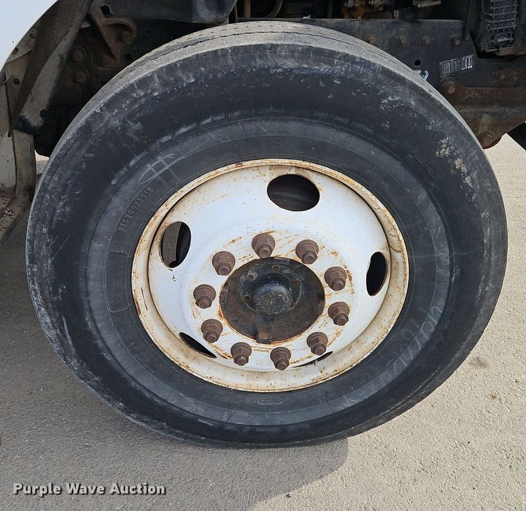 image for item DN7229 2000 Ford F650 Super Duty XL truck cab and chassis