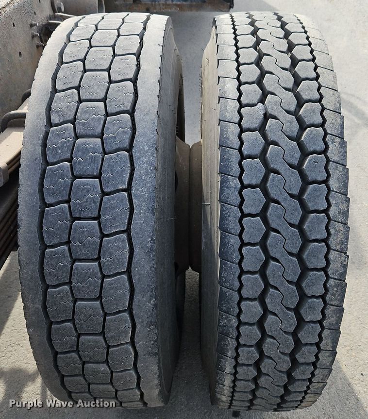 image for item DN7229 2000 Ford F650 Super Duty XL truck cab and chassis