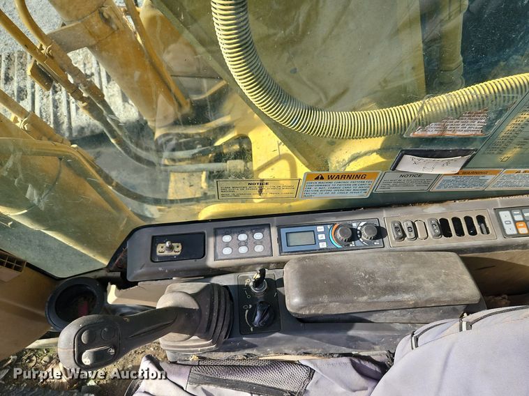 image for item DN7233 2005 Caterpillar  322C L excavator