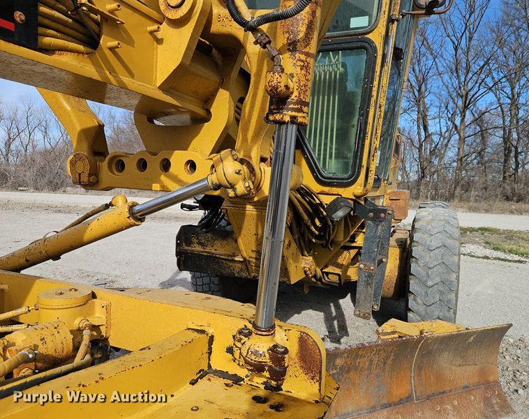 image for item DN7234 2001 Caterpillar    143H motor grader