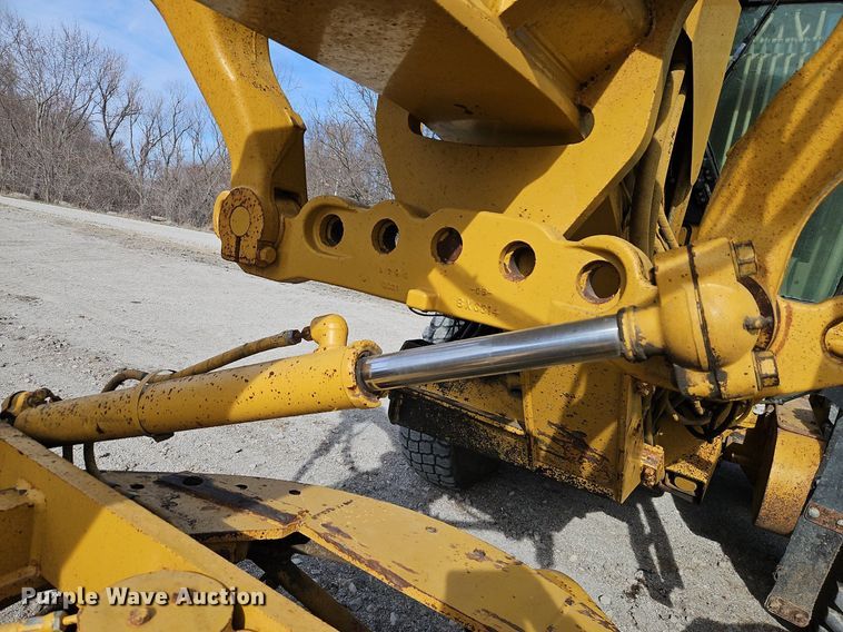 image for item DN7234 2001 Caterpillar    143H motor grader