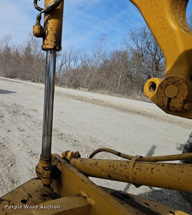 image for item DN7234 2001 Caterpillar    143H motor grader