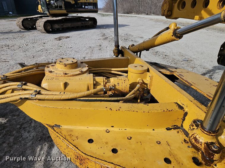 image for item DN7234 2001 Caterpillar    143H motor grader