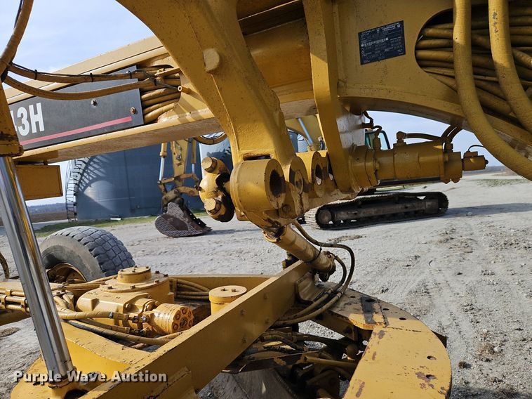 image for item DN7234 2001 Caterpillar    143H motor grader