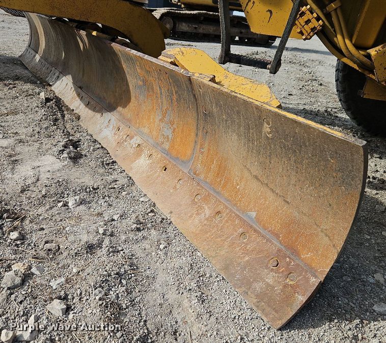 image for item DN7234 2001 Caterpillar    143H motor grader