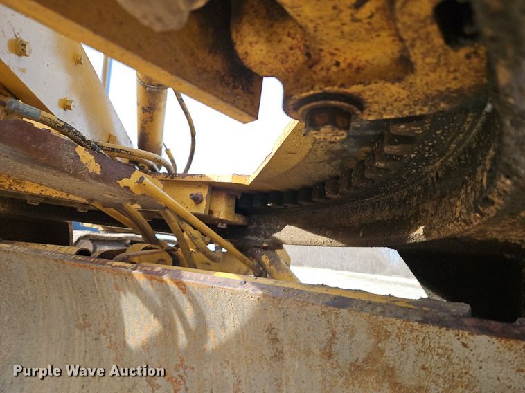 image for item DN7234 2001 Caterpillar    143H motor grader