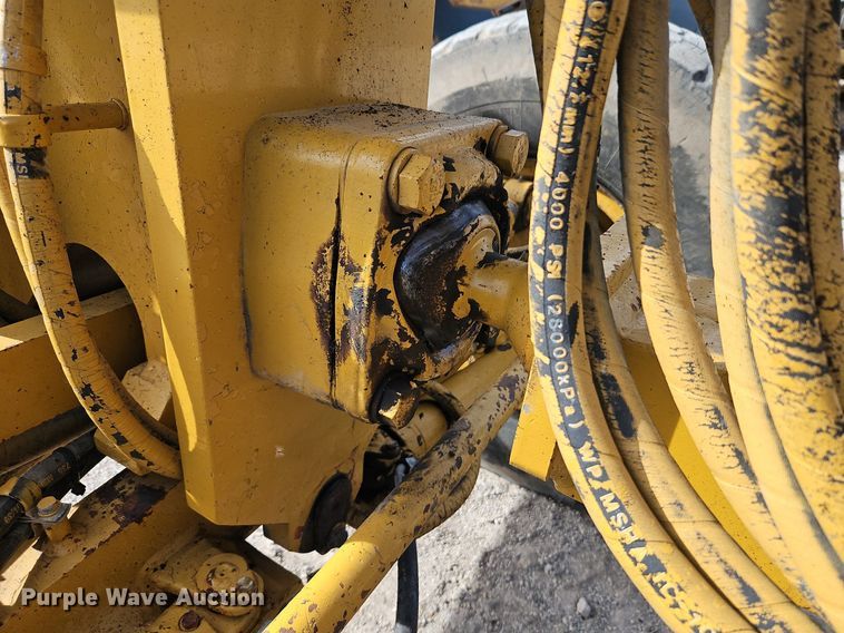 image for item DN7234 2001 Caterpillar    143H motor grader