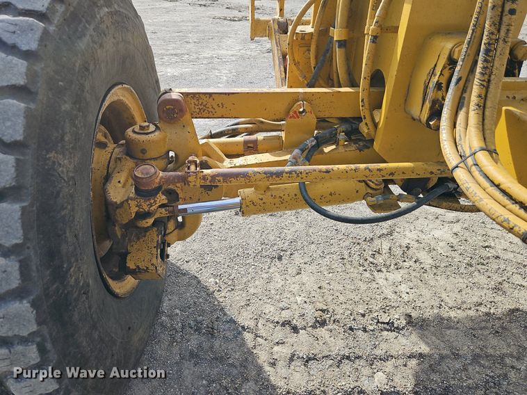 image for item DN7234 2001 Caterpillar    143H motor grader