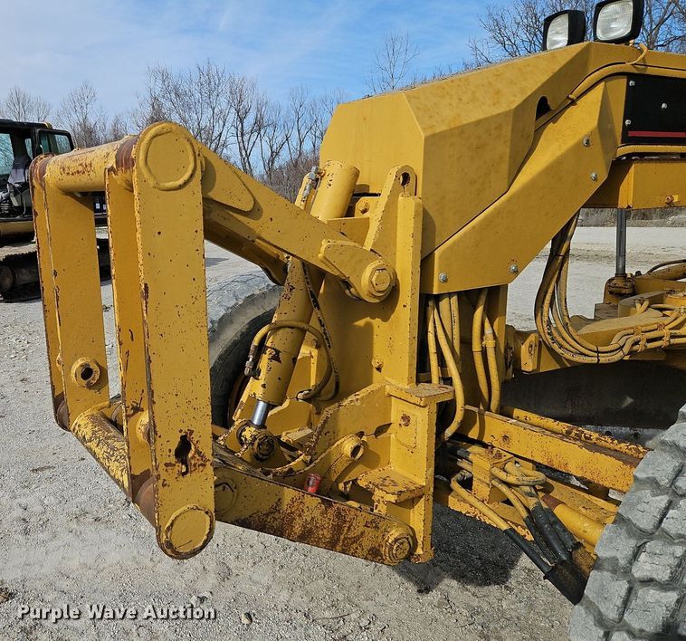 image for item DN7234 2001 Caterpillar    143H motor grader