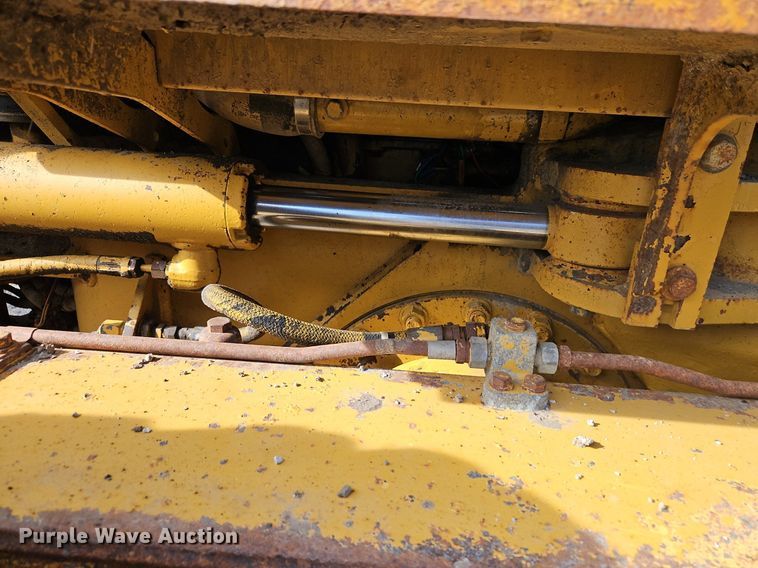image for item DN7234 2001 Caterpillar    143H motor grader