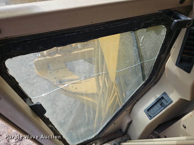 image for item DN7234 2001 Caterpillar    143H motor grader