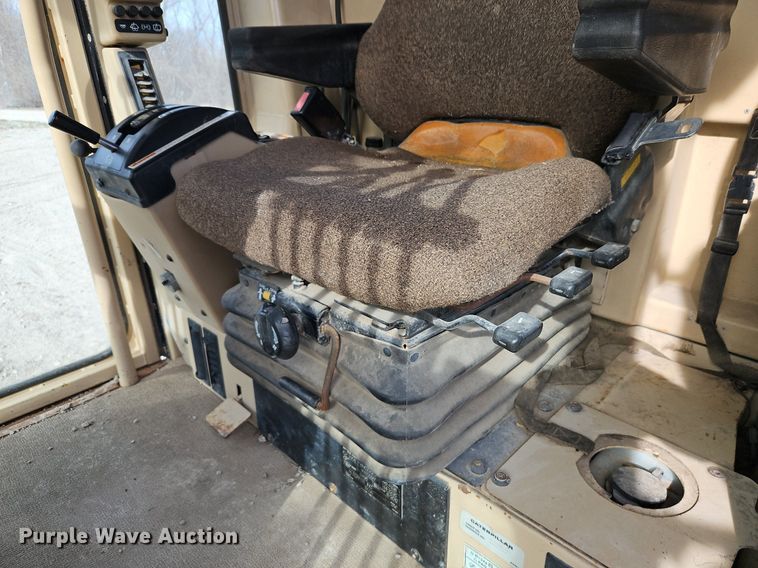 image for item DN7234 2001 Caterpillar    143H motor grader