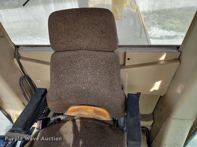 image for item DN7234 2001 Caterpillar    143H motor grader