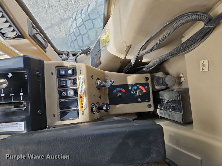 image for item DN7234 2001 Caterpillar    143H motor grader