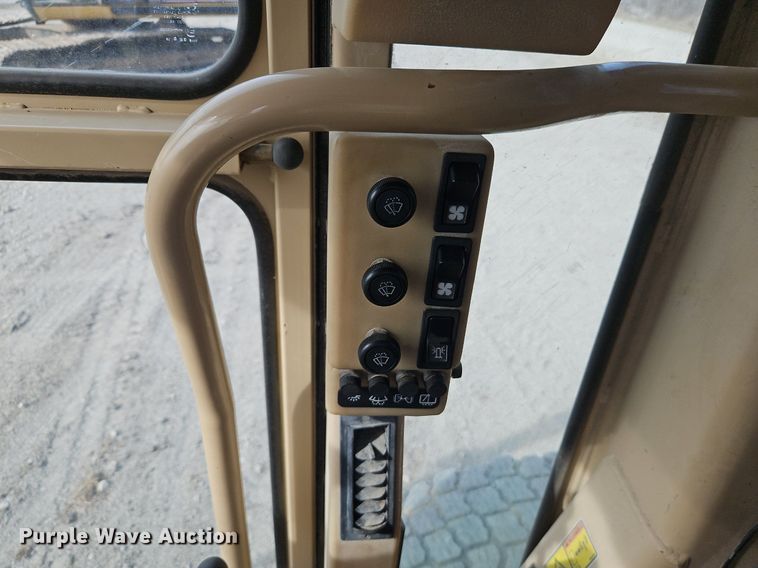 image for item DN7234 2001 Caterpillar    143H motor grader