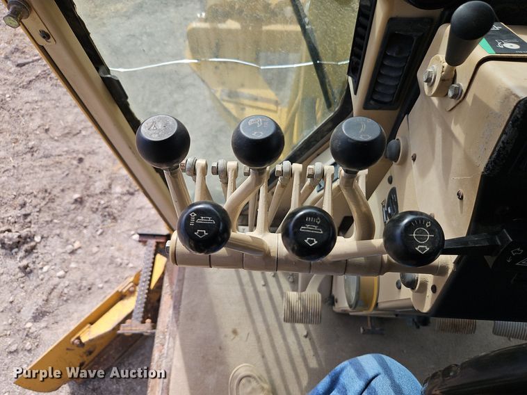 image for item DN7234 2001 Caterpillar    143H motor grader