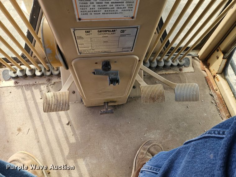 image for item DN7234 2001 Caterpillar    143H motor grader