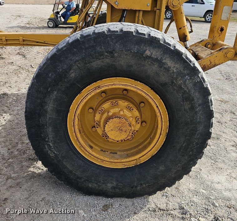 image for item DN7234 2001 Caterpillar    143H motor grader