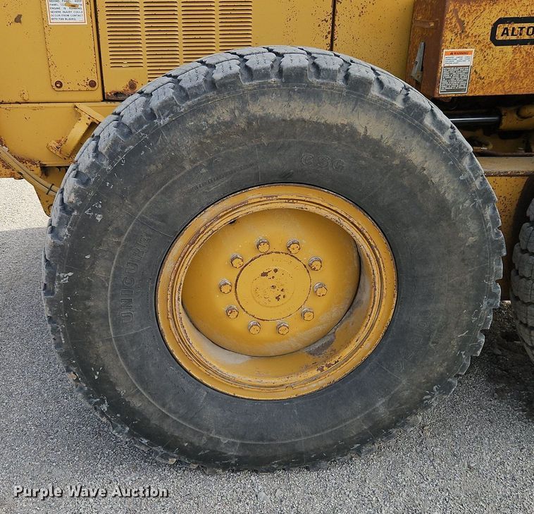 image for item DN7234 2001 Caterpillar    143H motor grader