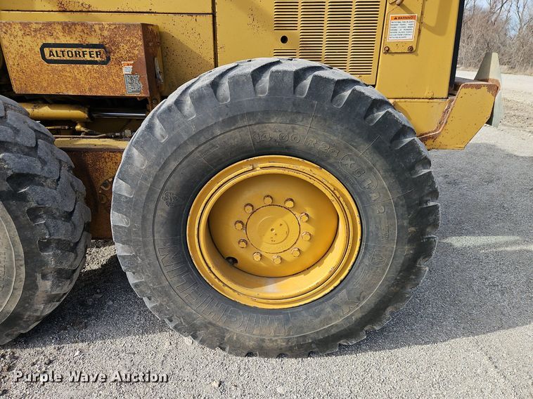 image for item DN7234 2001 Caterpillar    143H motor grader