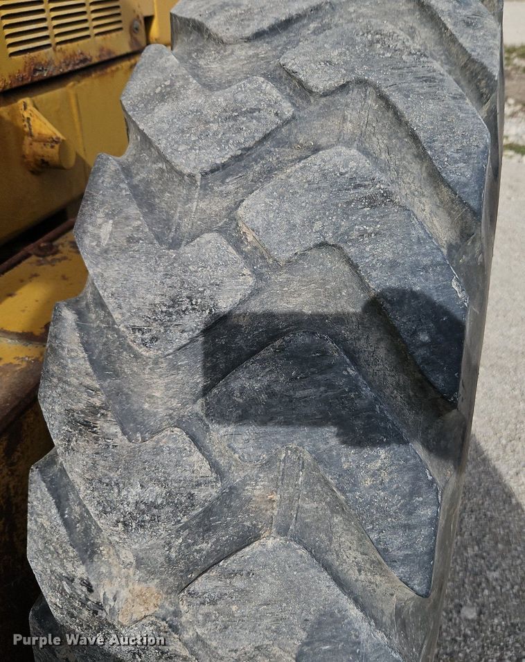 image for item DN7234 2001 Caterpillar    143H motor grader