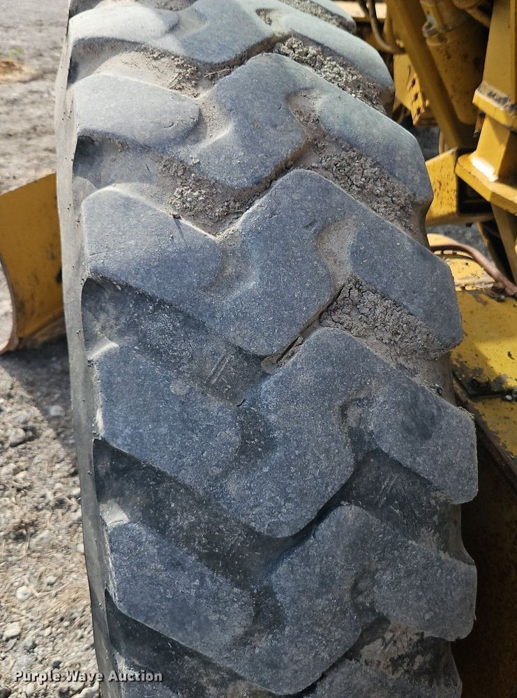 image for item DN7234 2001 Caterpillar    143H motor grader