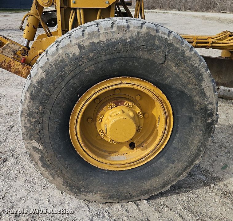 image for item DN7234 2001 Caterpillar    143H motor grader