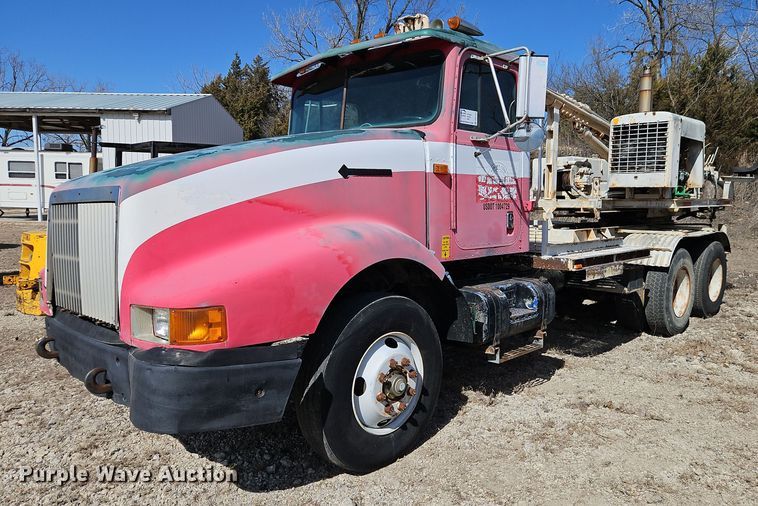 image for item DN7242 1993 International  9400 drilling rig truck