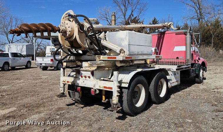 image for item DN7242 1993 International  9400 drilling rig truck