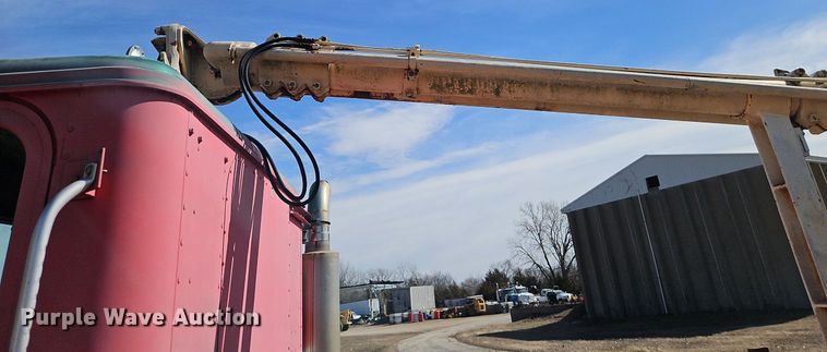 image for item DN7242 1993 International  9400 drilling rig truck