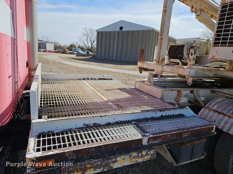 image for item DN7242 1993 International  9400 drilling rig truck