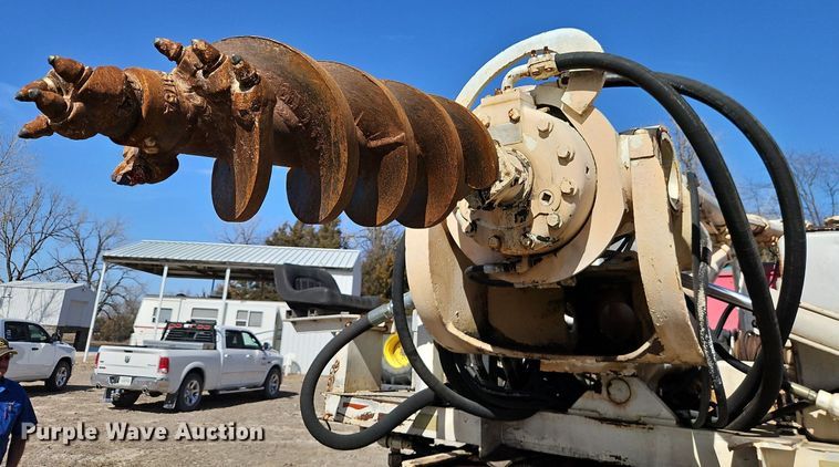 image for item DN7242 1993 International  9400 drilling rig truck