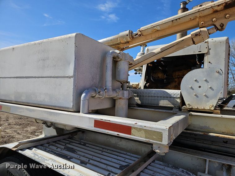 image for item DN7242 1993 International  9400 drilling rig truck