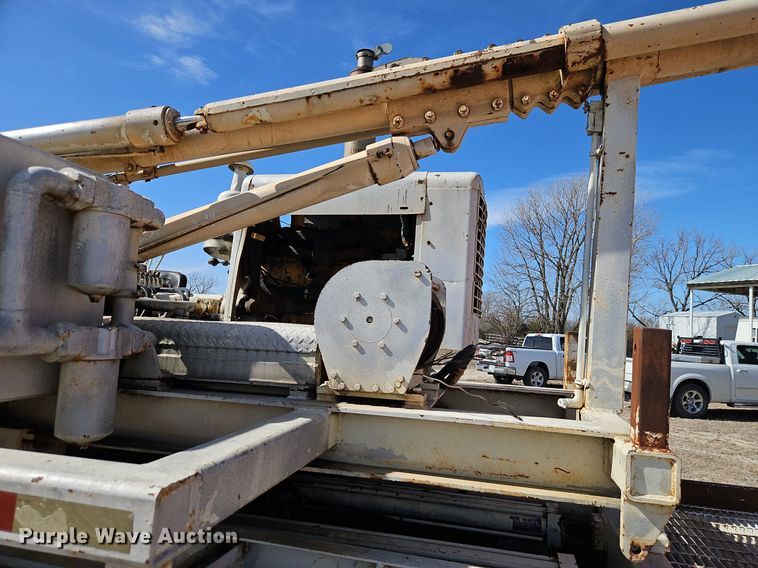 image for item DN7242 1993 International  9400 drilling rig truck