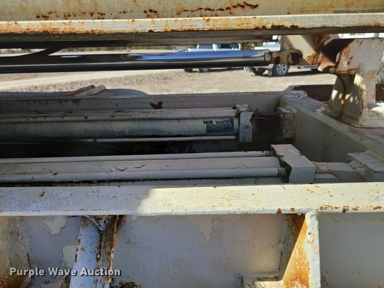 image for item DN7242 1993 International  9400 drilling rig truck