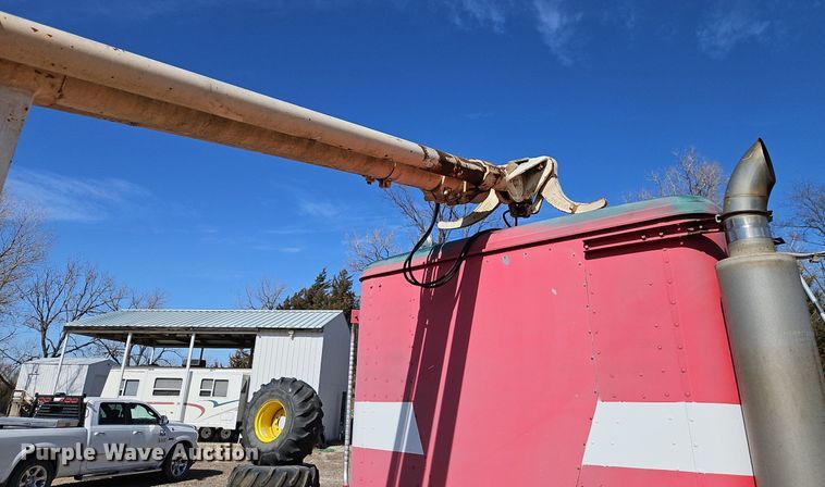 image for item DN7242 1993 International  9400 drilling rig truck