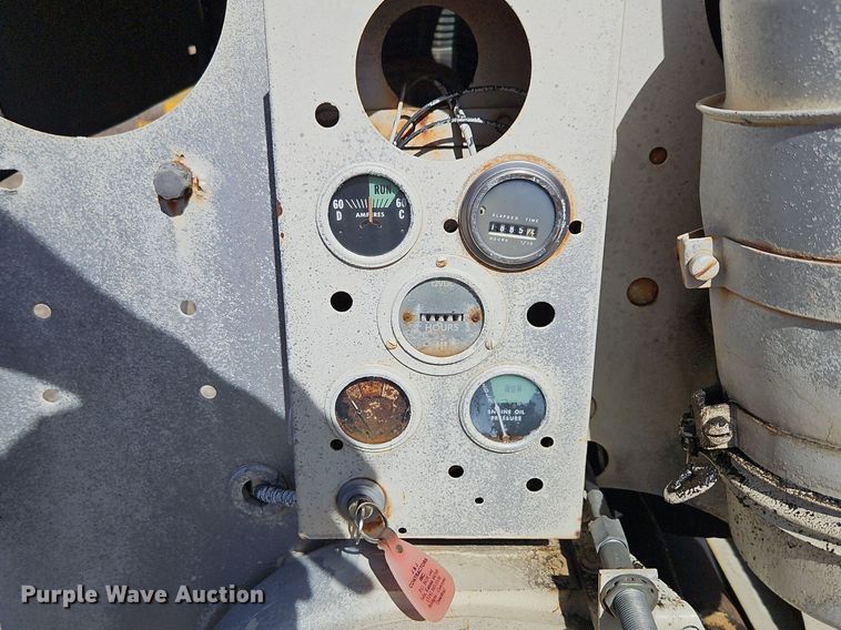 image for item DN7242 1993 International  9400 drilling rig truck