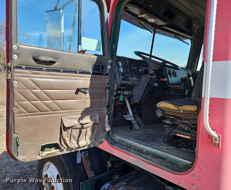 image for item DN7242 1993 International  9400 drilling rig truck