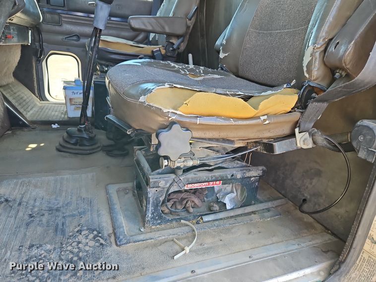 image for item DN7242 1993 International  9400 drilling rig truck