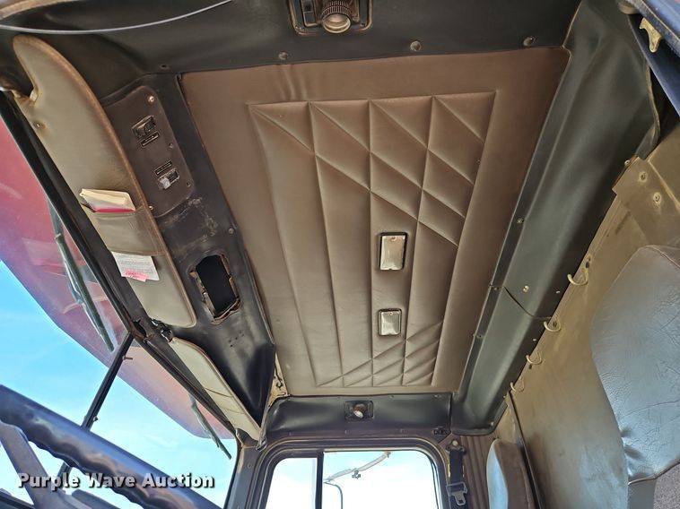 image for item DN7242 1993 International  9400 drilling rig truck