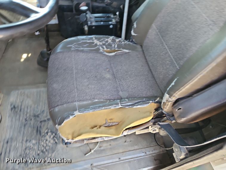 image for item DN7242 1993 International  9400 drilling rig truck