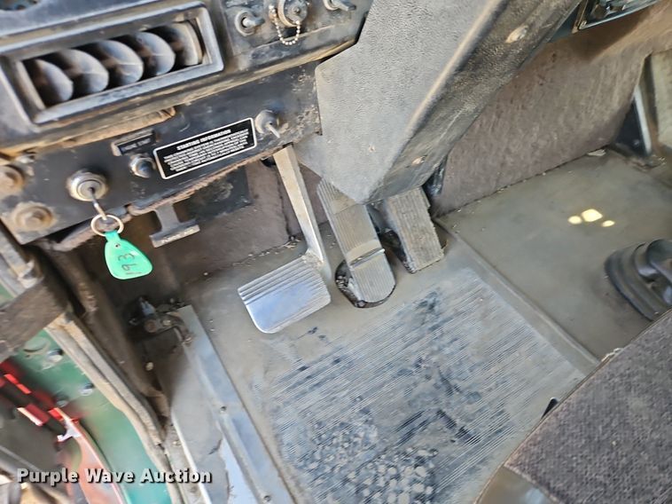 image for item DN7242 1993 International  9400 drilling rig truck