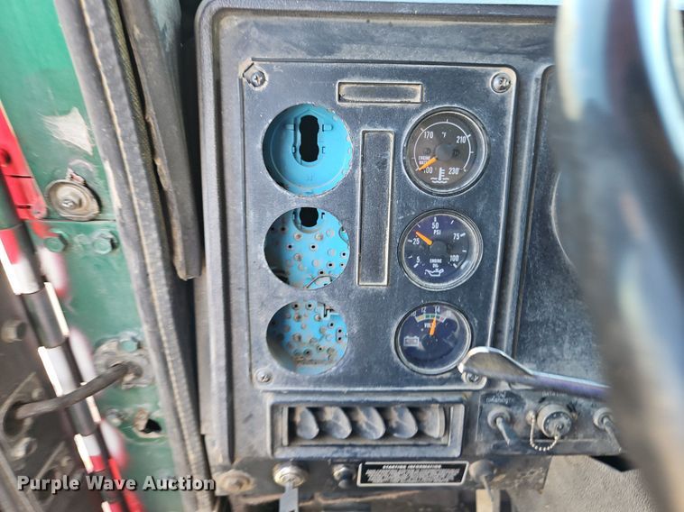 image for item DN7242 1993 International  9400 drilling rig truck