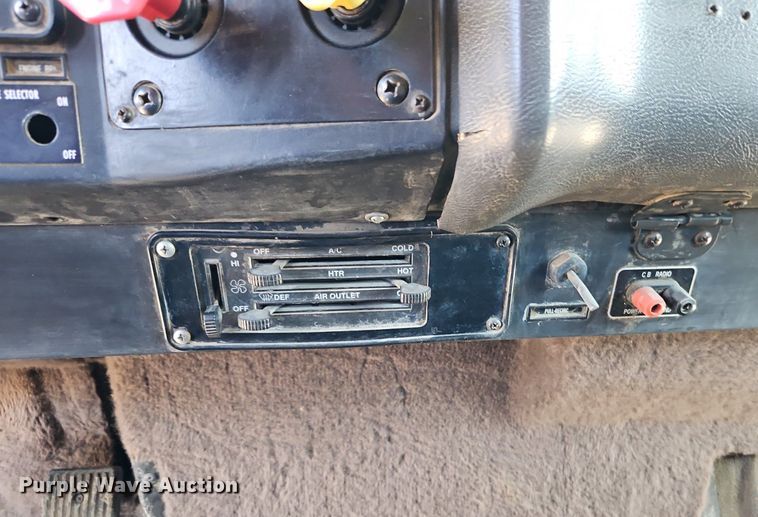 image for item DN7242 1993 International  9400 drilling rig truck