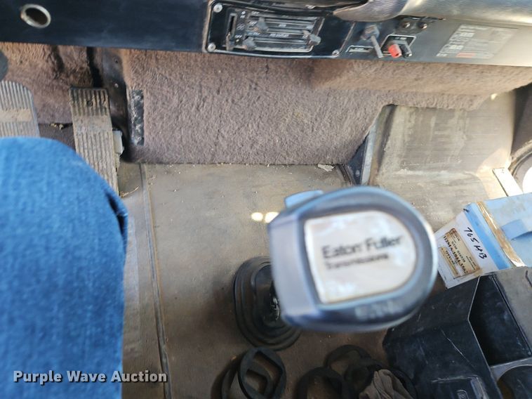 image for item DN7242 1993 International  9400 drilling rig truck