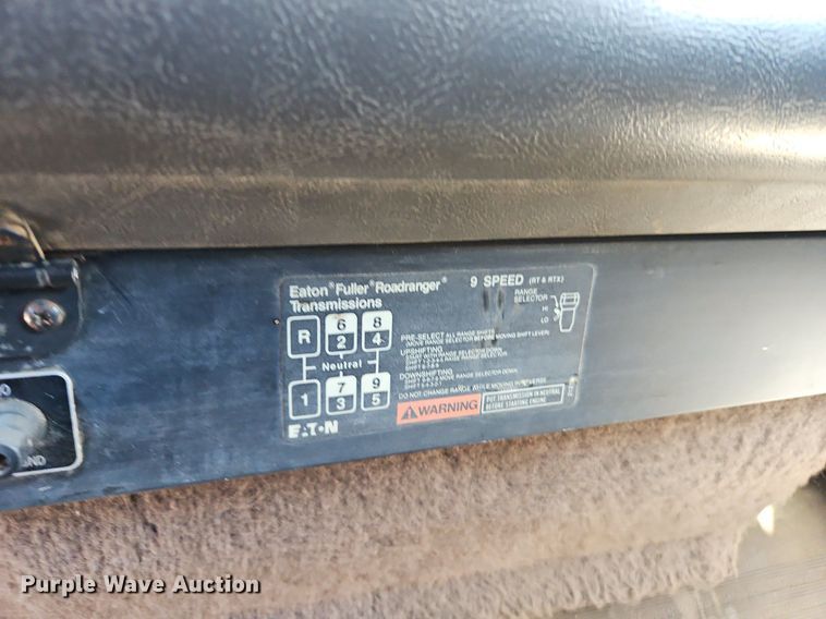 image for item DN7242 1993 International  9400 drilling rig truck