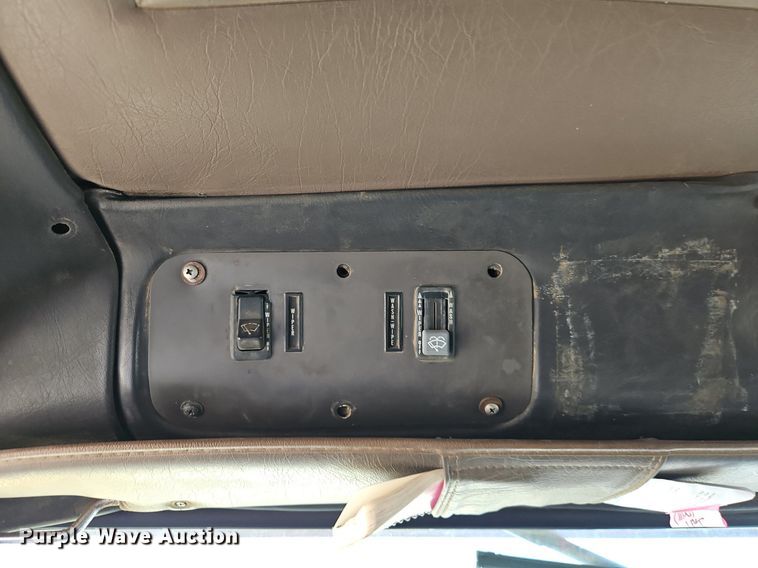 image for item DN7242 1993 International  9400 drilling rig truck